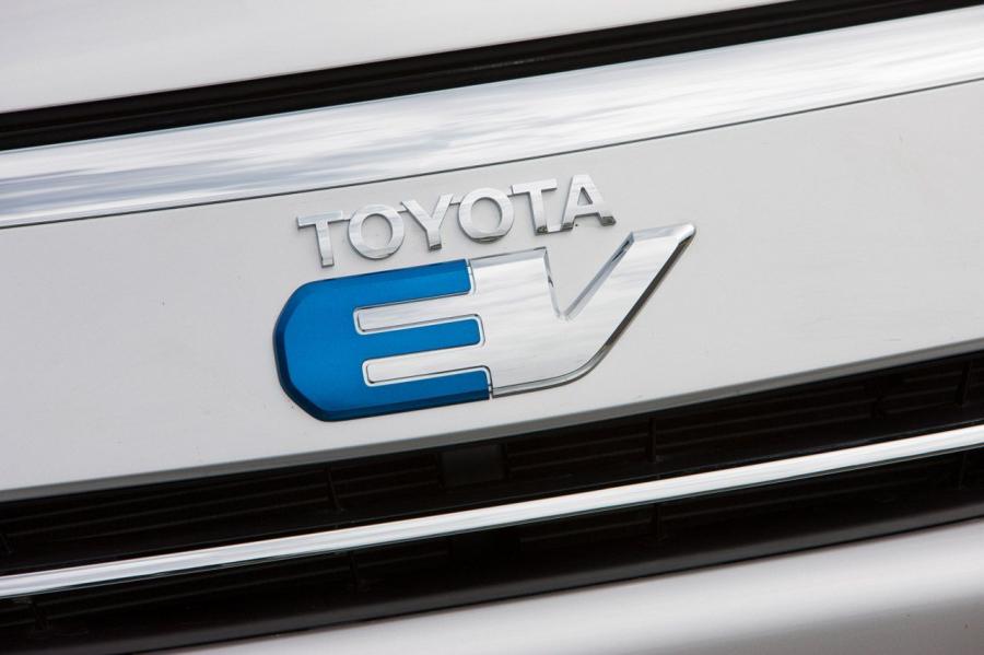  Toyota RAV4 EV 2012 года  (фото 60 из 107)
